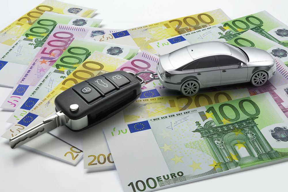 Autoschlüssel und Geld